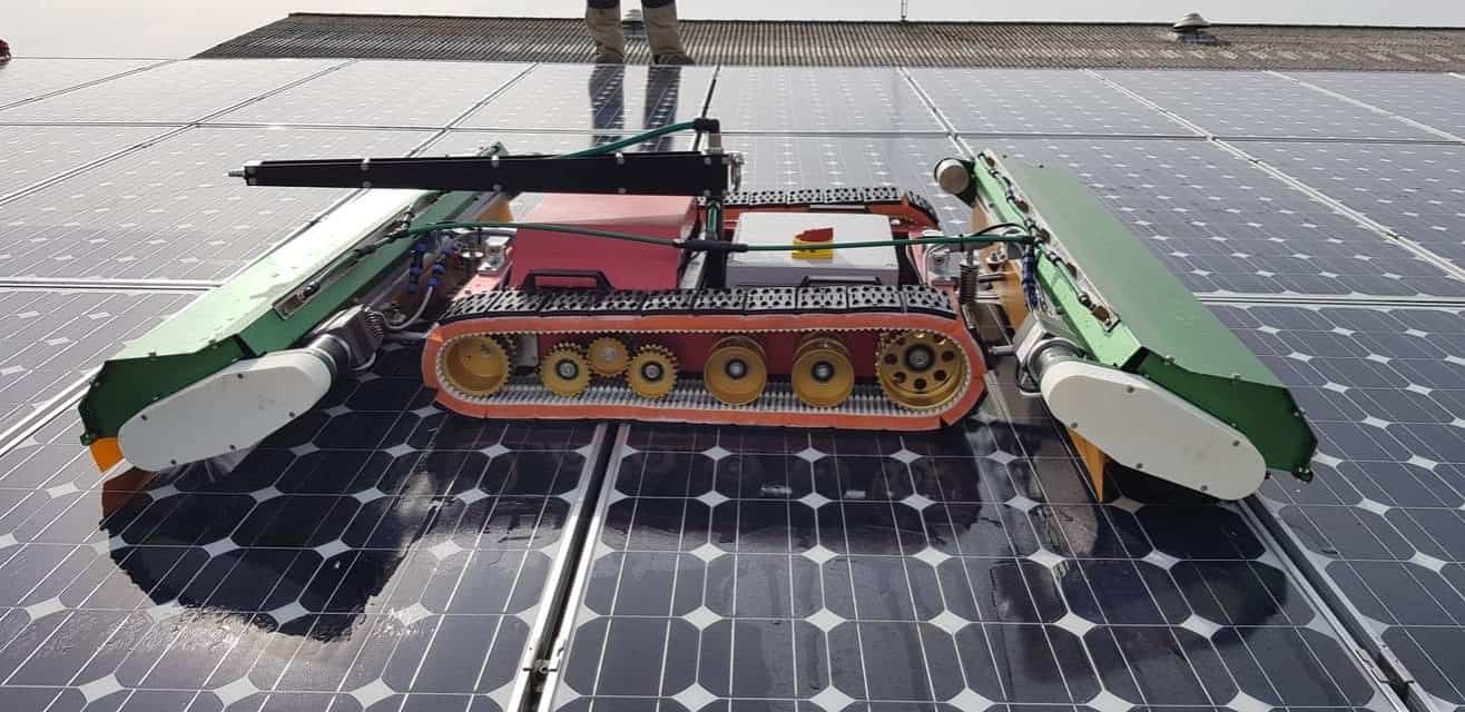 Robot de nettoyage panneau solaire