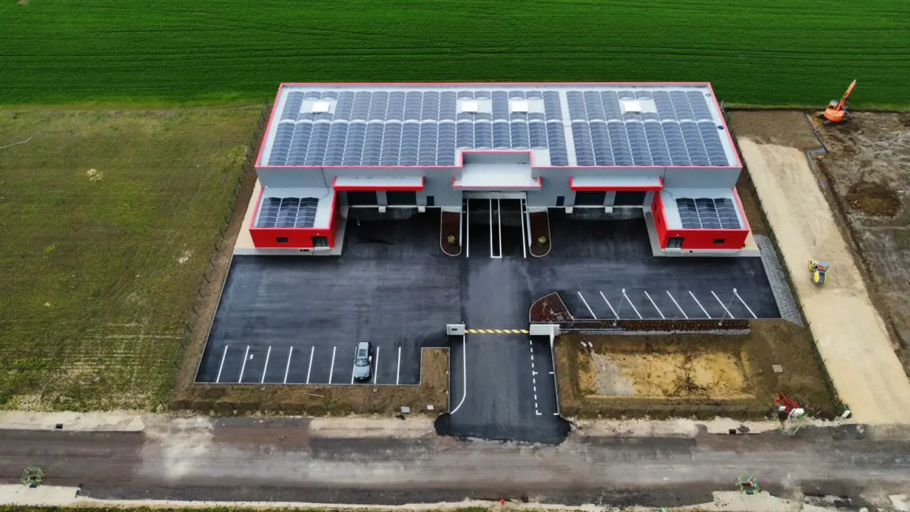 industriel avec toit photovoltaïque