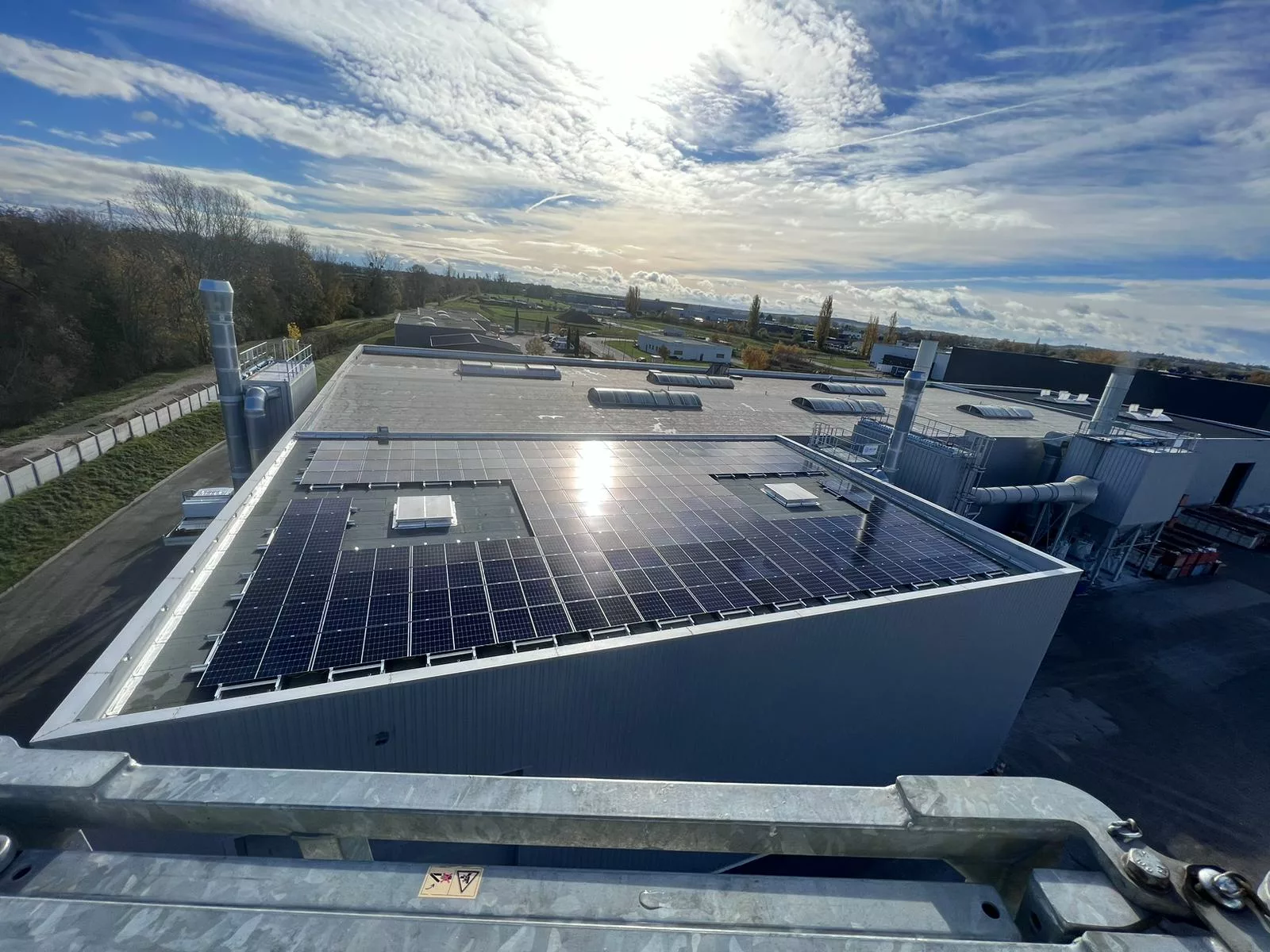 panneau solaire toit industriel